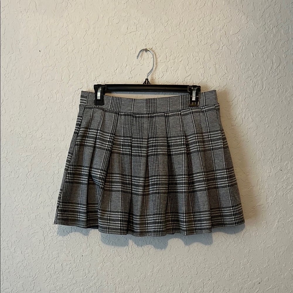 Haute Monde Gray and Black Pleated Skater Mini Skirt